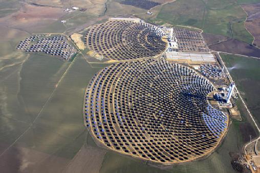 s-Werelds grootste zonnetoren in werking